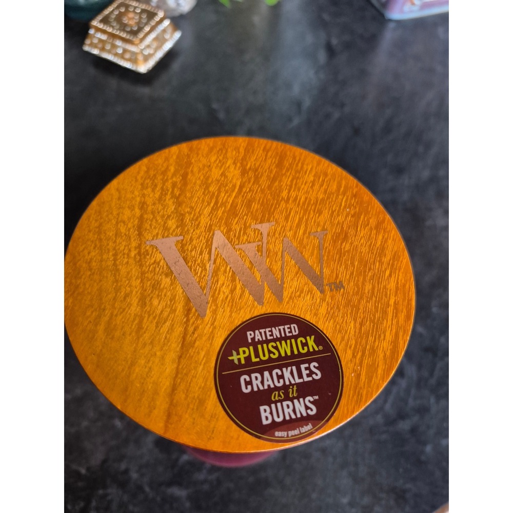 WoodWick Sun Ripend Berries Trilogy Candle Large Hourglass 21.5 oz Crackle Wick - Picture 4 of 5